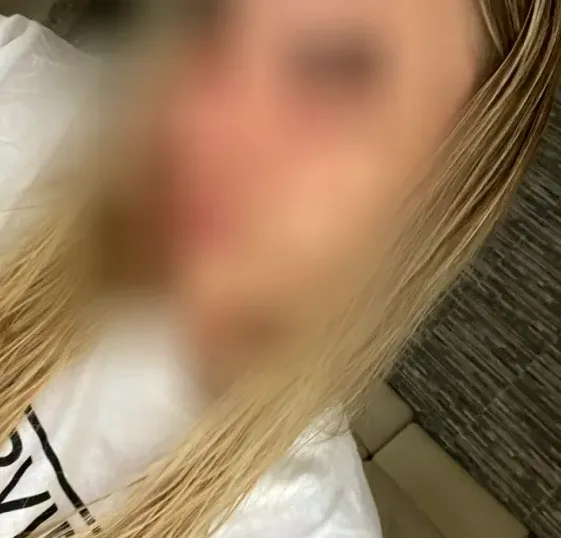 Claudia, 20