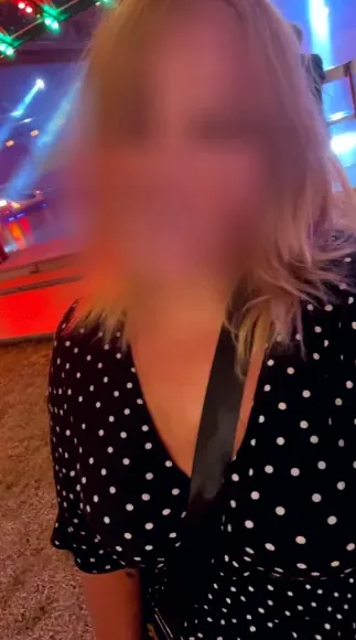 Kathrin, 28