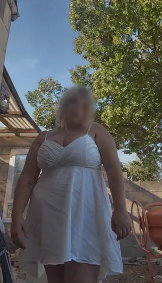 Katrin, 22