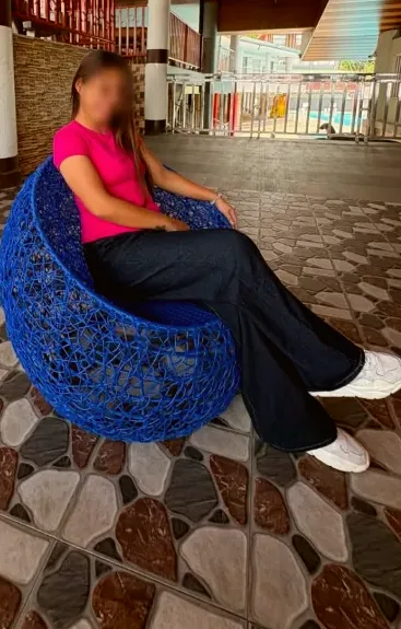 Mia, 36